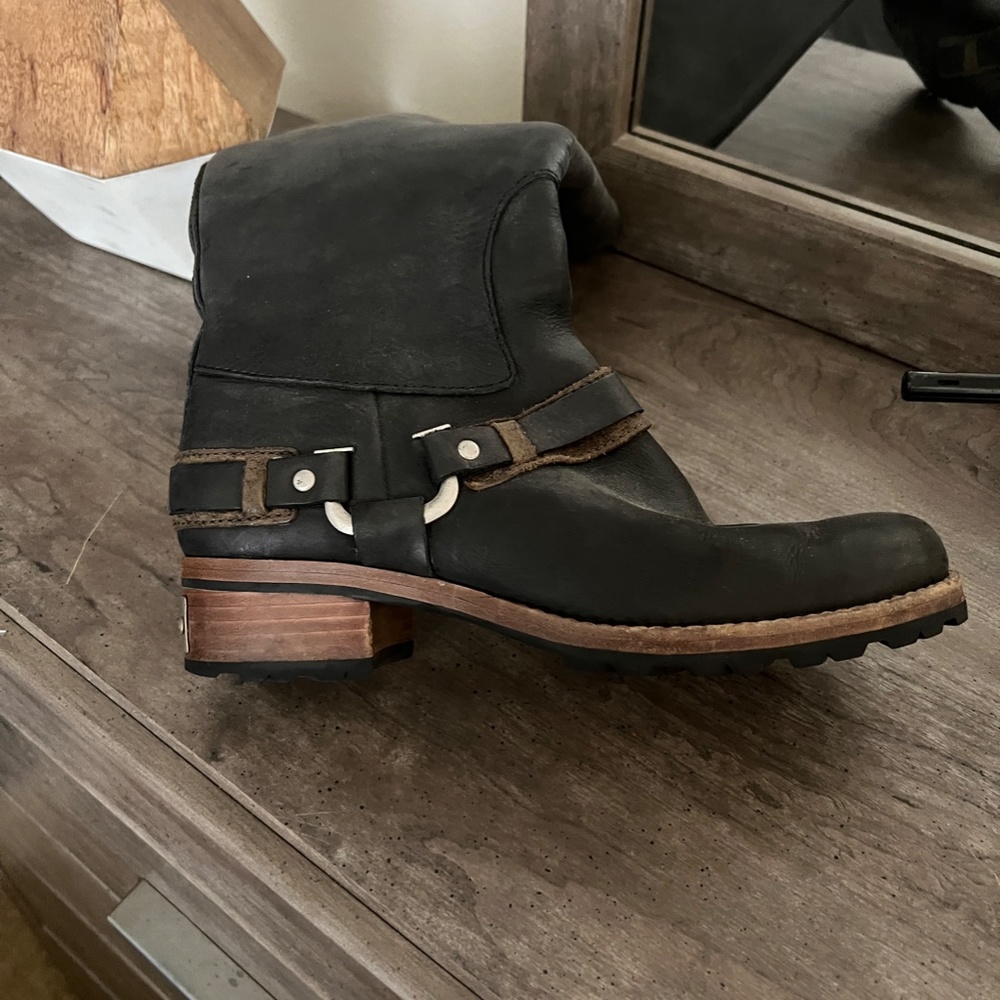 UGG Black Leather Tall Riding Boots with Brown Harness - Picture 9 of 9